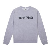 Pull Gris au col rond avec inscription "Time on Target" sur le torse