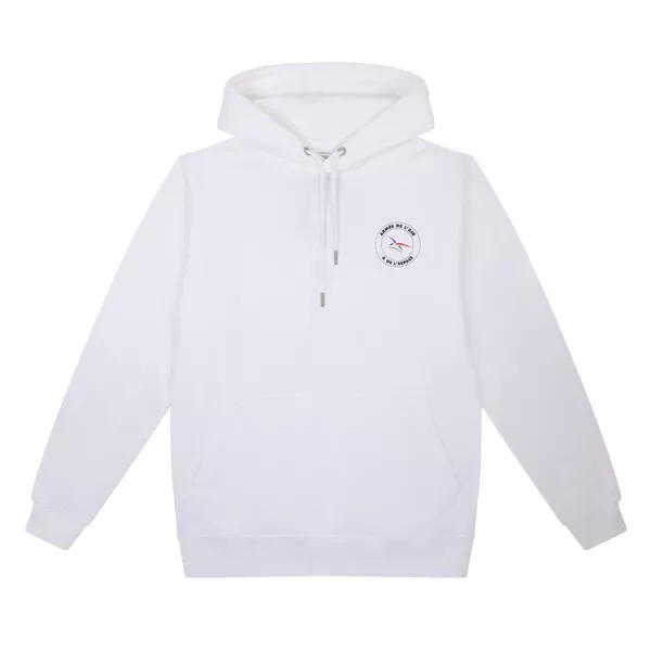 Sweat à capuche blanche avec patch en silicone sur le cœur