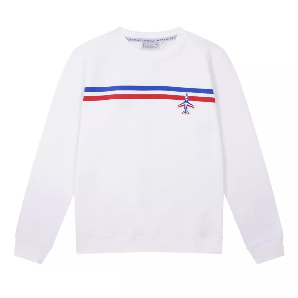 Pull blanc avec bande tricolore traversant la poitrine.