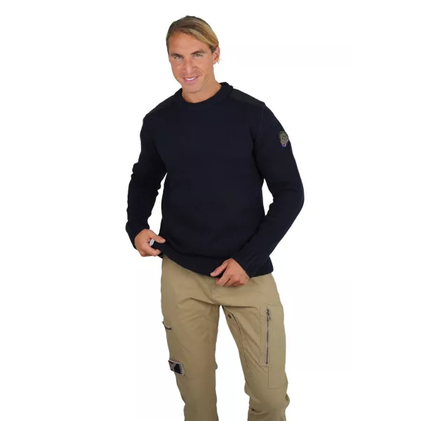 Pull Over Bleu Marine avec patch de la Patrouille de France brodé sur l'épaule.