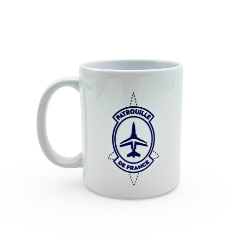 Mug blanc avec deux inscriptions bleu marine : sur le recto l'alpha-jet, sur le verso "depuis 1958"
