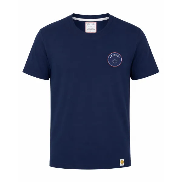 T-shirt bleu marine avec un patch en silicone rond brodé sur le coeur