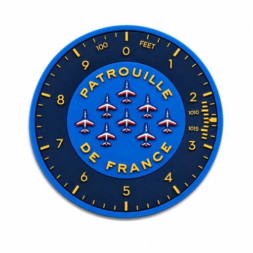 Patch rond, en gomme, avec un visuel inspiré d'un altimètre et en son centre une formation des avions de la PAF