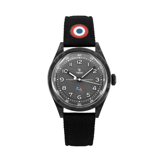 Montre noire avec cocarde tricolore sur le haut du bracelet et Epervier de l'armée de l'Air et de l'Espace sur le cadran