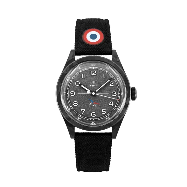 Montre noire avec cocarde tricolore sur le haut du bracelet et Epervier de l'armée de l'Air et de l'Espace sur le cadran
