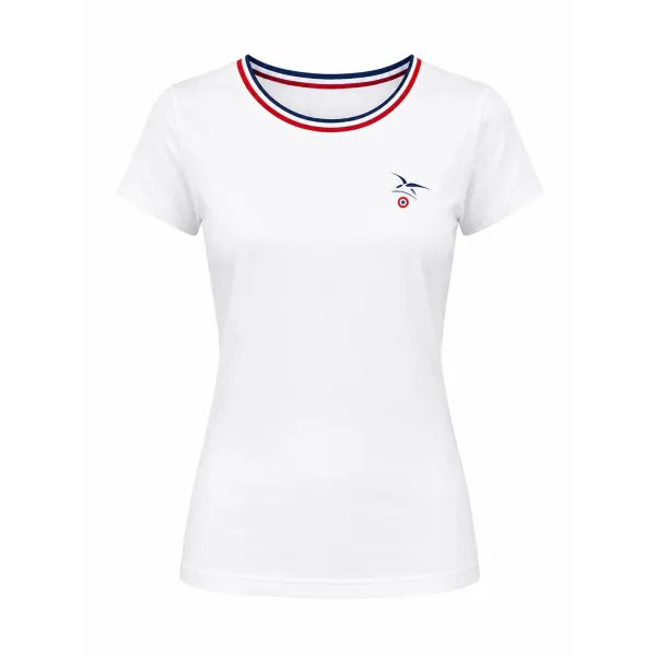 T-shirt blanc à la coupe ajustée pour les femmes. Col bleu-blanc-rouge et broderie sur le cœur de l'épervier de l'AAE.