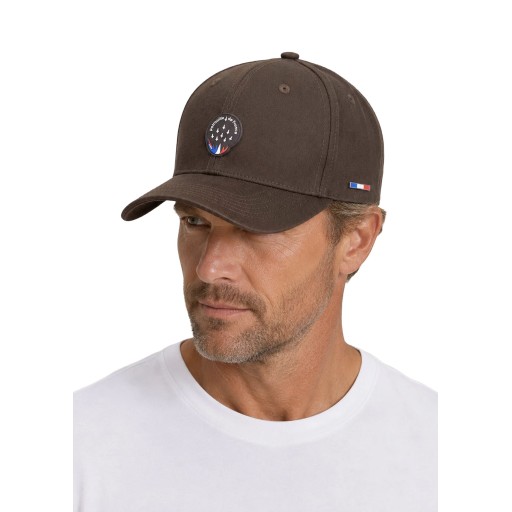 casquette marron avec insigne de la patrouille de france en patch 3D sur le devant