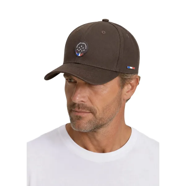 casquette marron avec insigne de la patrouille de france en patch 3D sur le devant