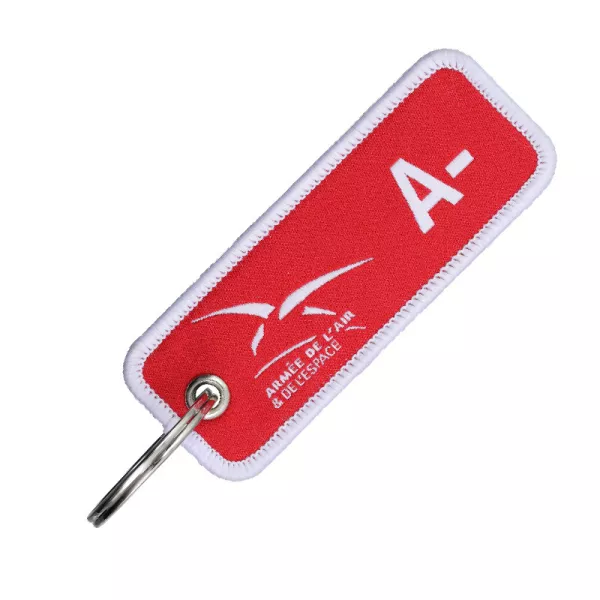 Porte-clés en tissu rouge tissé recto/verso en blanc avec : le logo de l'armée de l'Air & de l'Espace et le groupe sanguin : A-