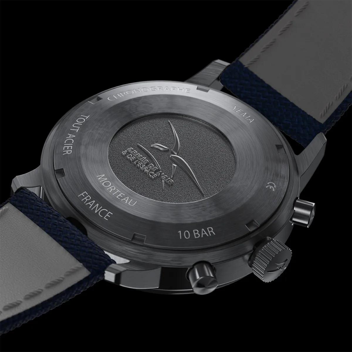 Dos de la montre en acier, frappé en relief du logo de l'armée de l'air et de l'Espace