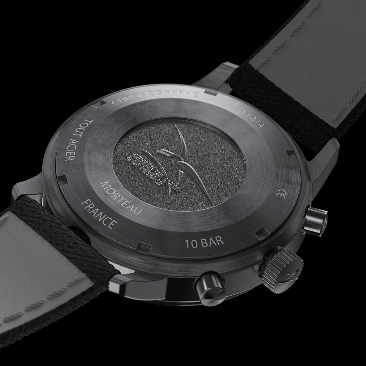 Dos de la montre en acier, frappé en relief du logo de l'armée de l'air et de l'Espace