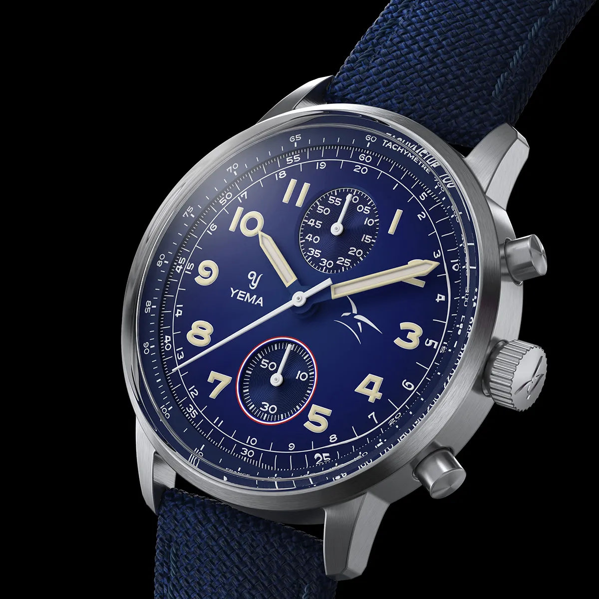 Montre chronographe YEMA avec cadran bleu, chiffres beiges et bracelet en tissu bleu marine