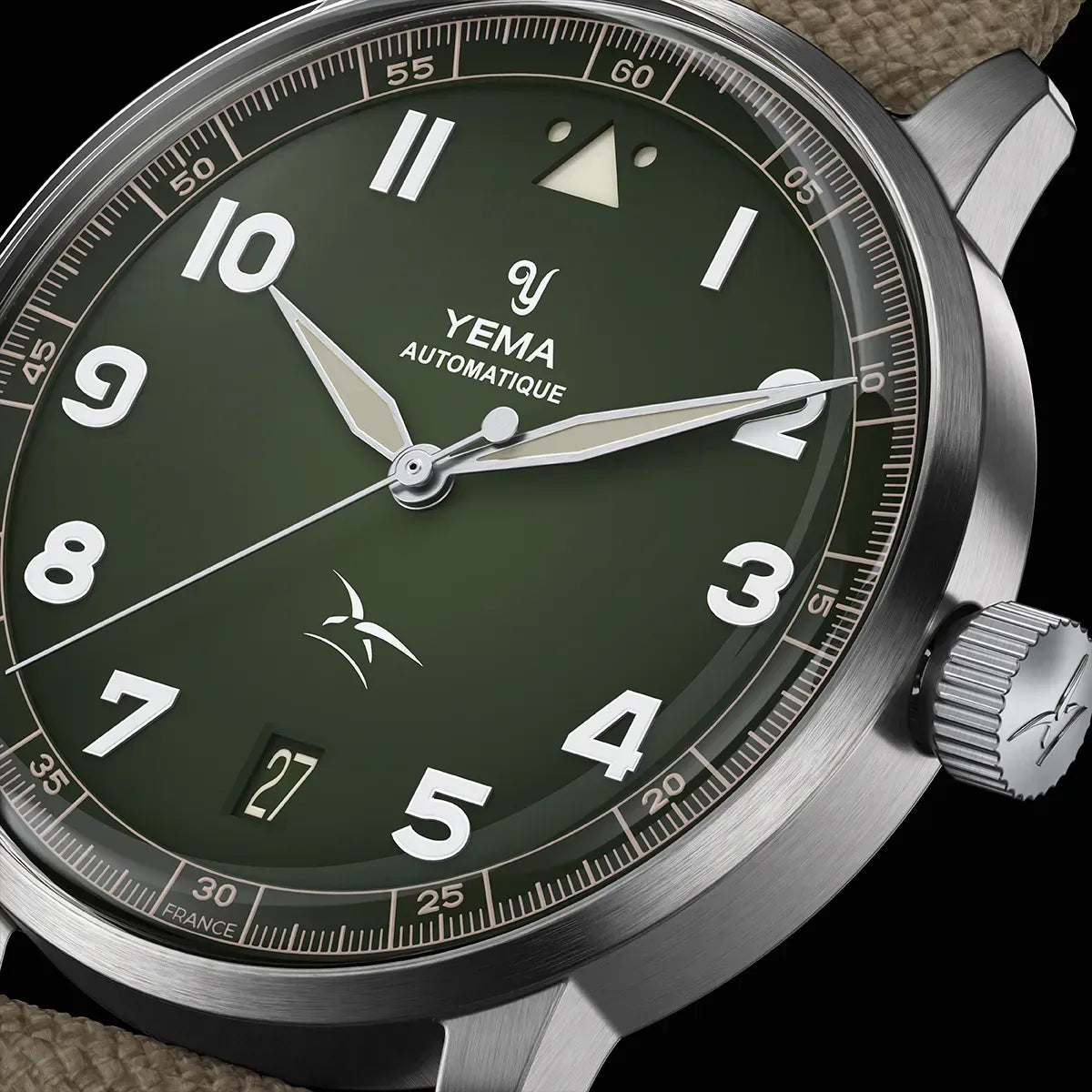 Montre chronographe YEMA avec cadran vert, chiffres blancs, sous-cadrans et bracelet en tissu khaki