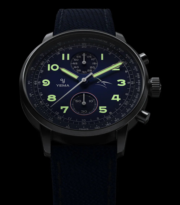 Montre plongée dans la nuit avec ces aiguilles et index lumineux