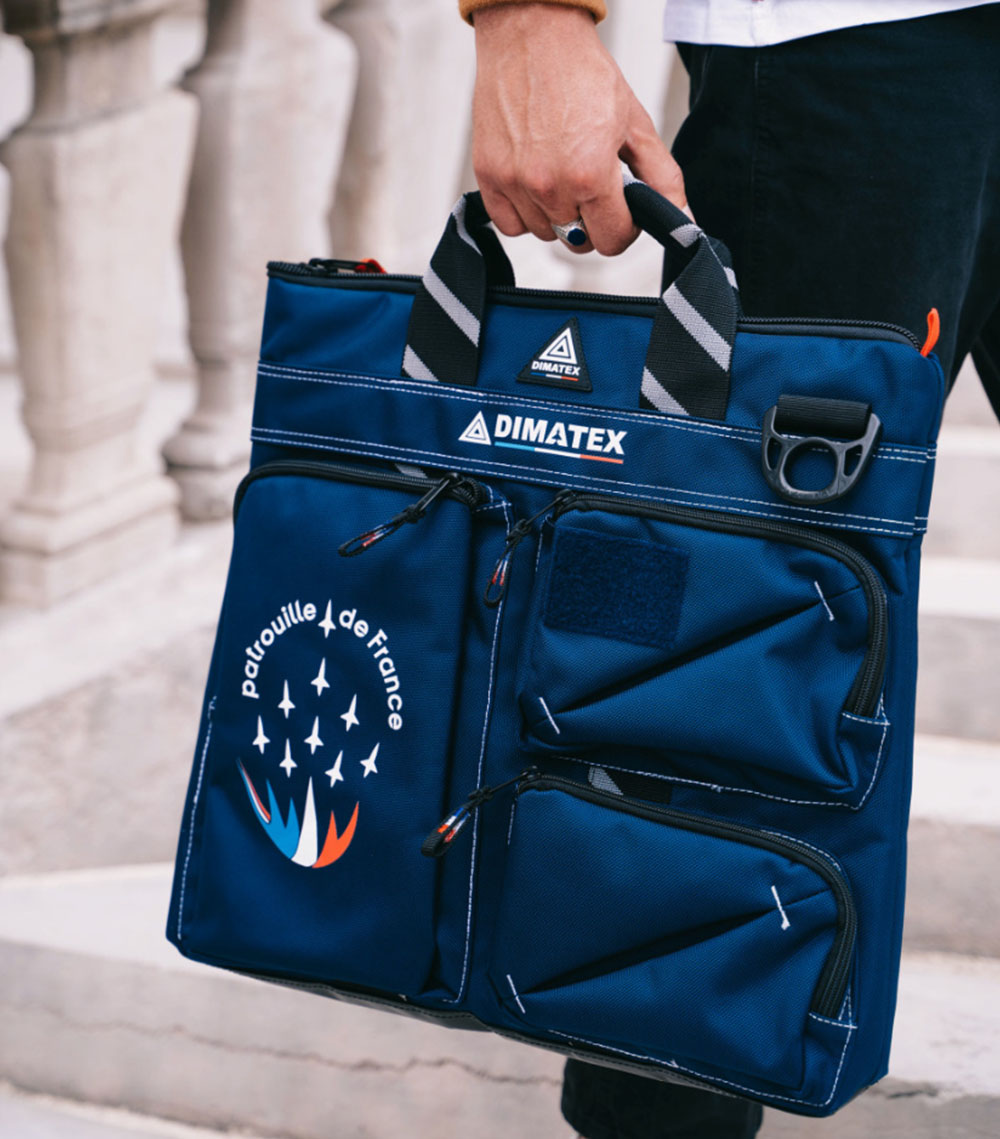 Sac de vol bleu marine Dimatex de la Patrouille de France, avec détails tricolores