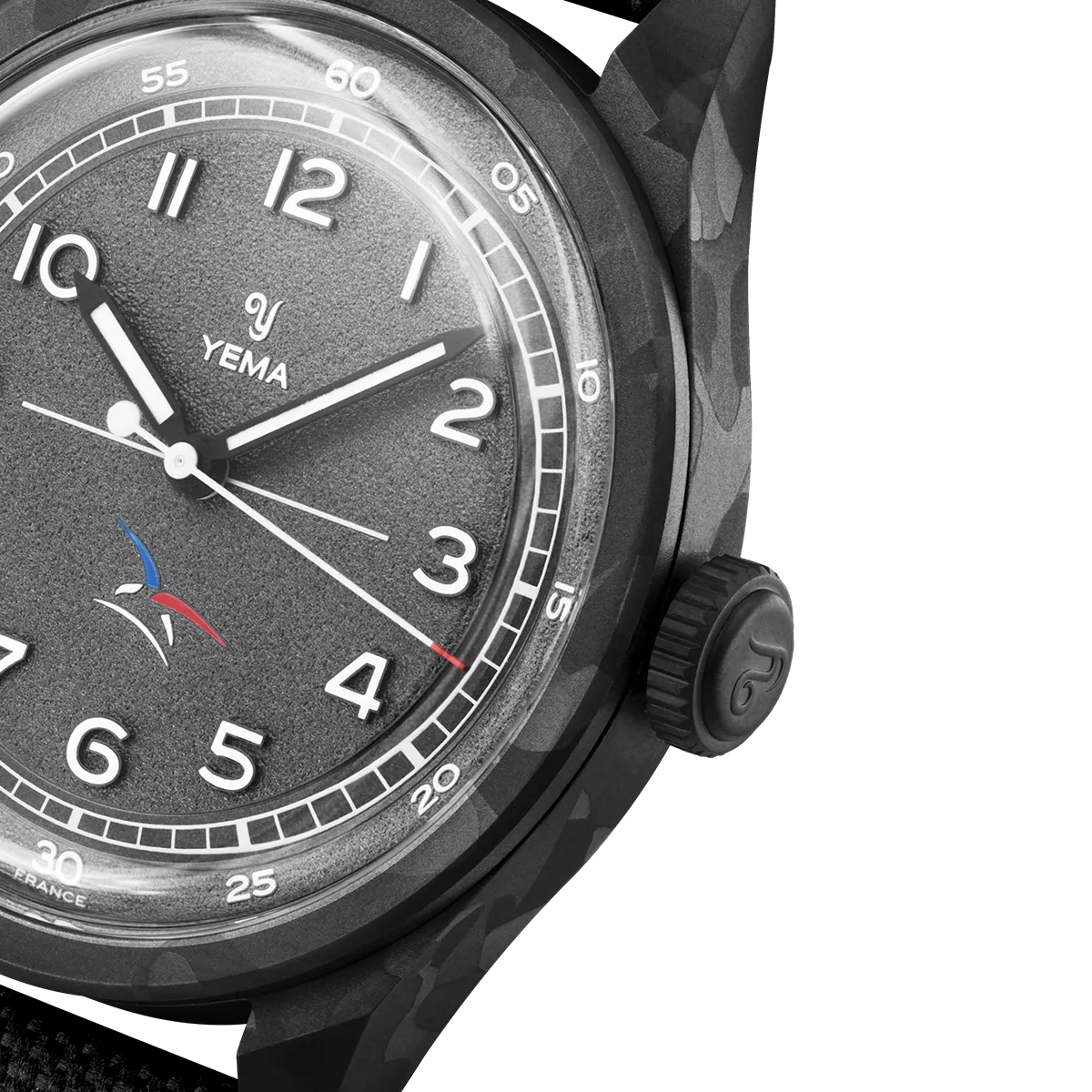 Montre chronographe YEMA avec cadran noir, chiffres blanc, sous-cadrans et bracelet en tissu noir