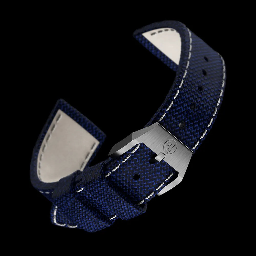 Dos de la montre en acier, frappé en relief du logo de l'armée de l'air et de l'Espace