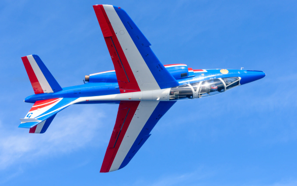 Vol d'un alpha-jet tricolore, avion de la patrouille de france